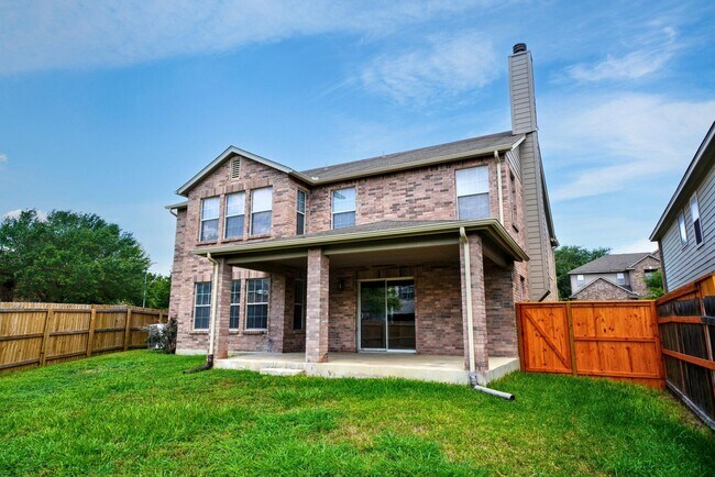 Building Photo - Stunning 4-Bedroom, 2.5-Bathroom Home in L...