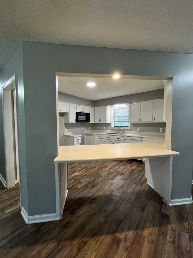 Building Photo - 261 Becks Ln