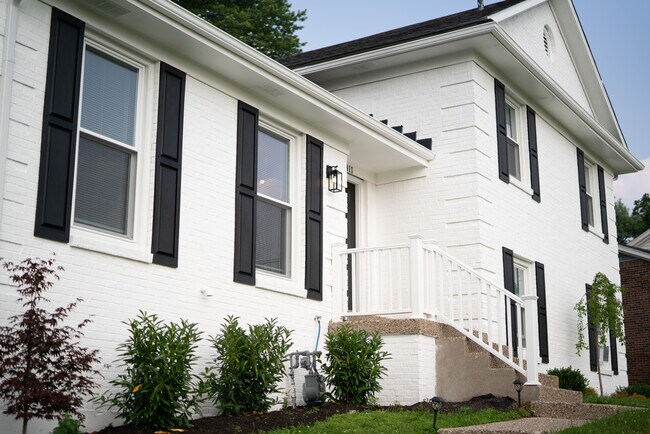 Building Photo - 411 Bromwell Dr