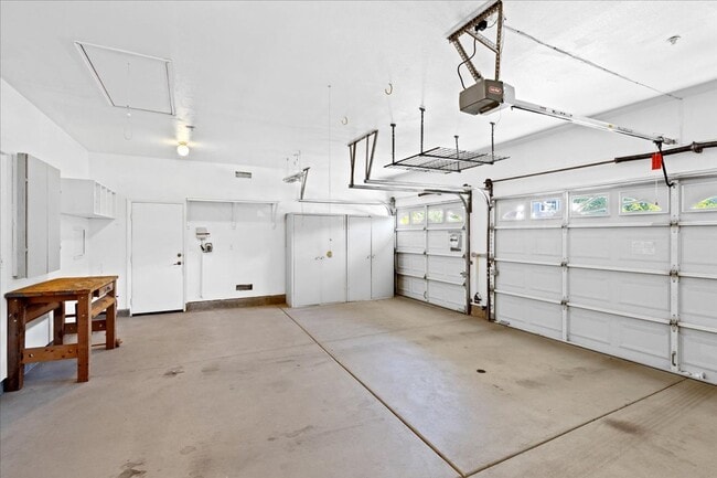 Building Photo - Single Level Rancho San Pasqual Home