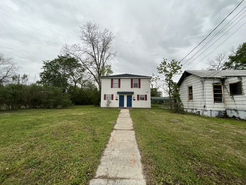 Building Photo - 1111 Emmett St