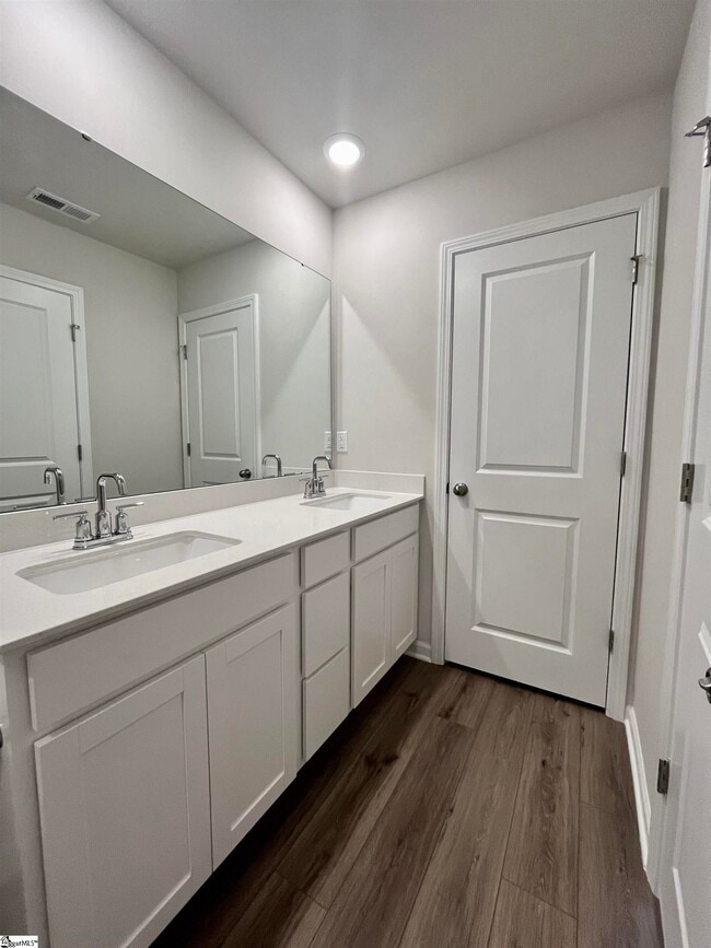 Building Photo - 7 Twiggs Ln