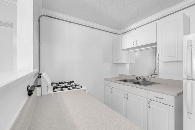 Building Photo - 612 32nd St