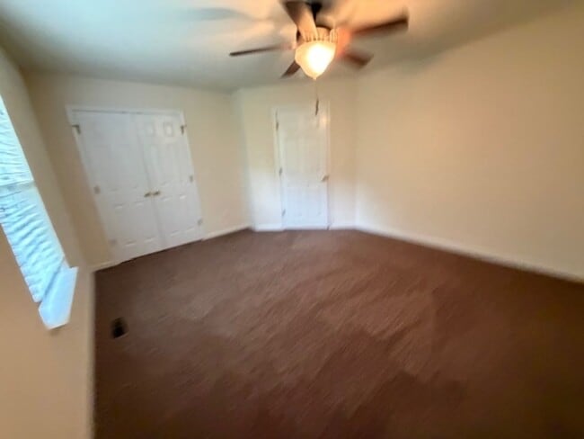 Building Photo - **MOVE IN SPECIAL, 1/2 OFF FIRST MONTHS RENT** 2Bedroom, 1.5 Bath Townhouse