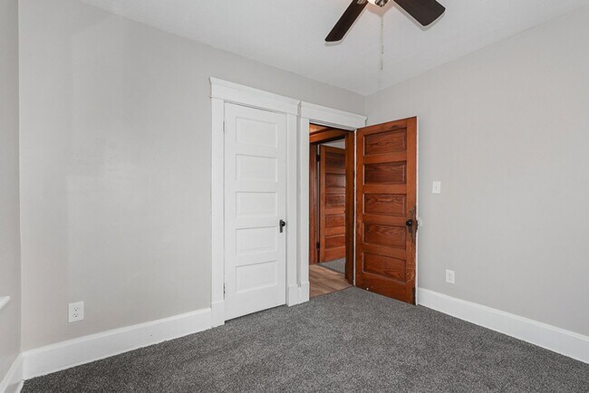 Building Photo - 1025 W 23rd St