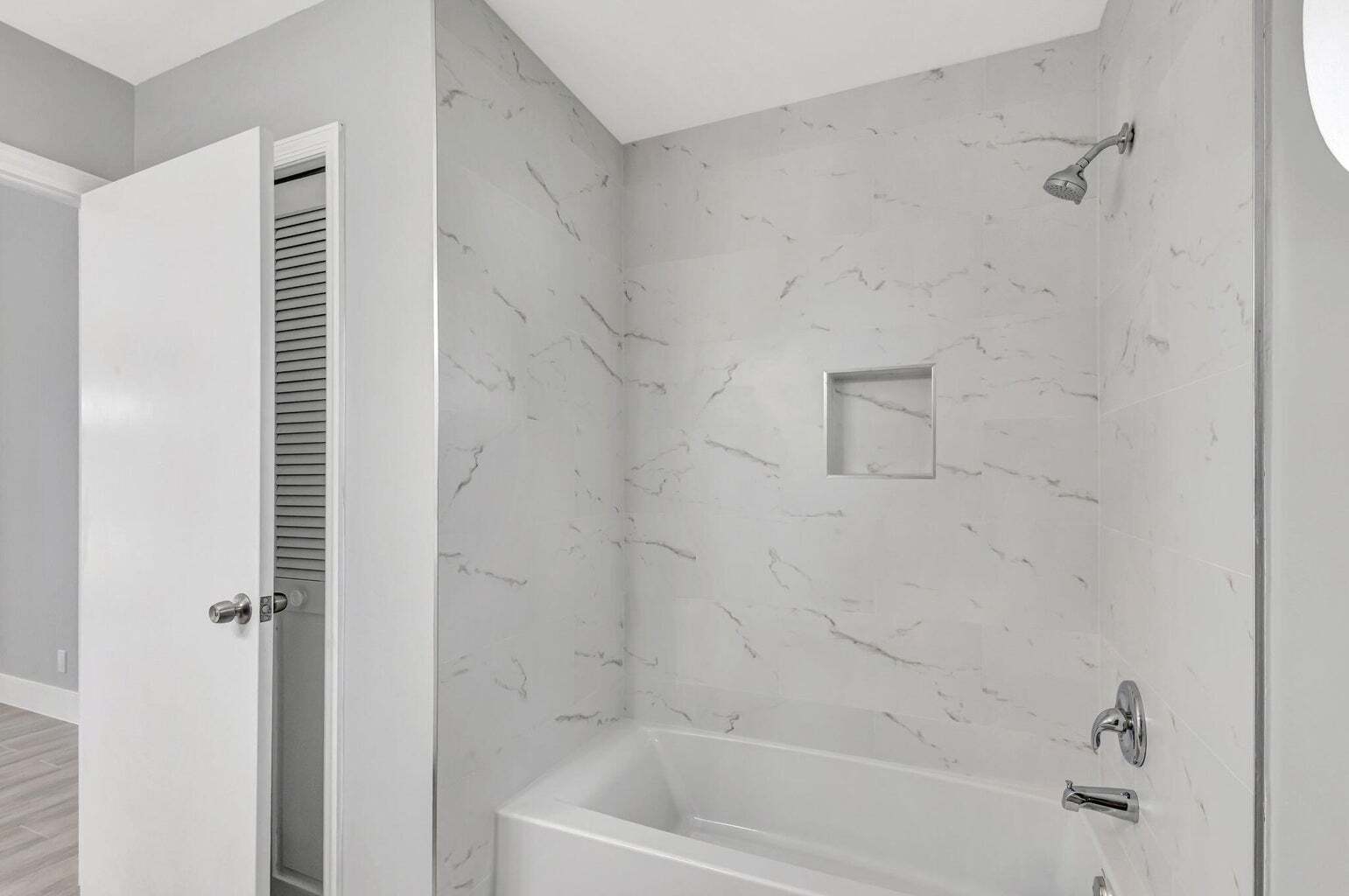 Building Photo - 843 Azalea Dr