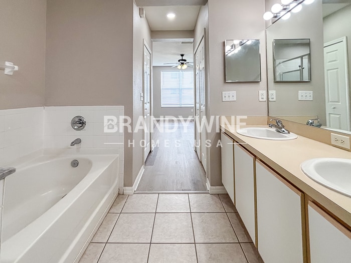 Building Photo - 9701 Carlsdale Dr