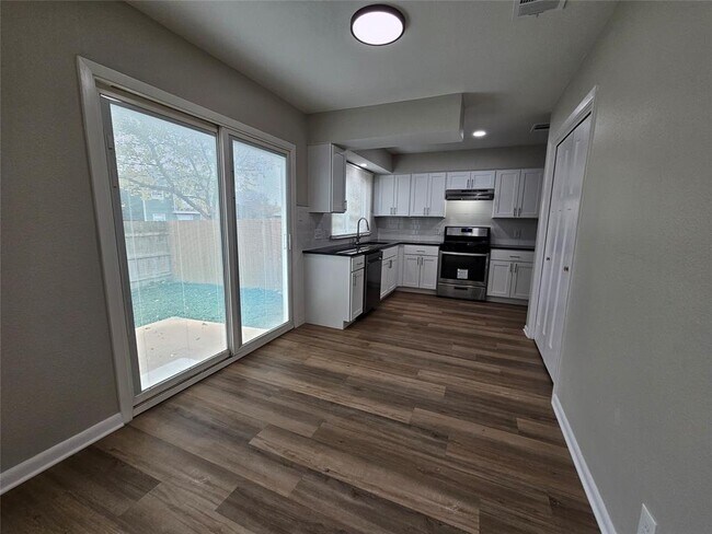 Building Photo - 1418 Hyridge Cir