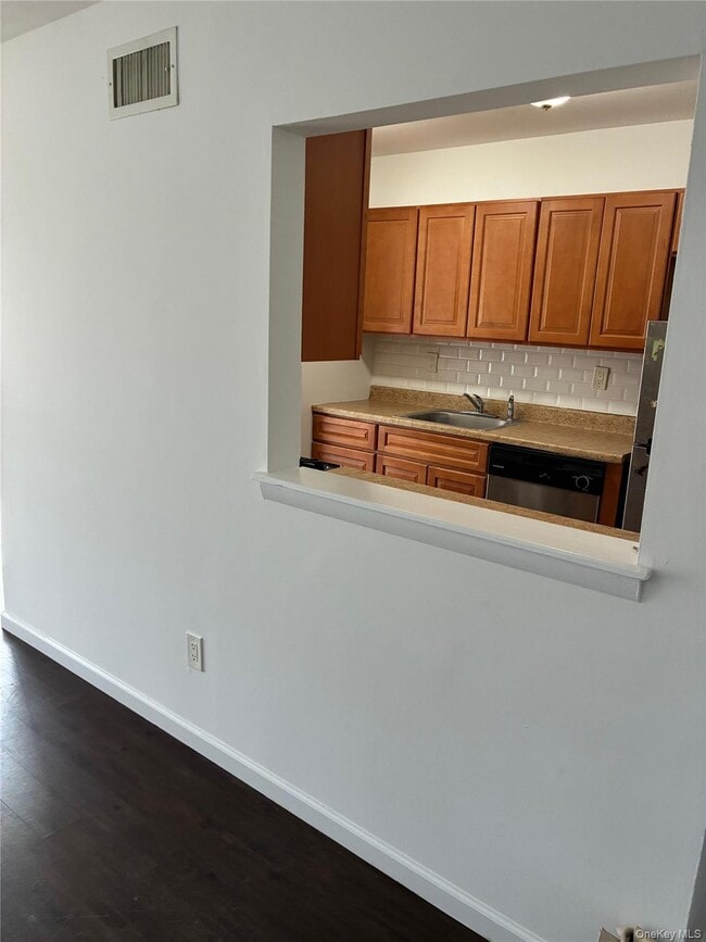 Building Photo - 401 Town Hill Condominium