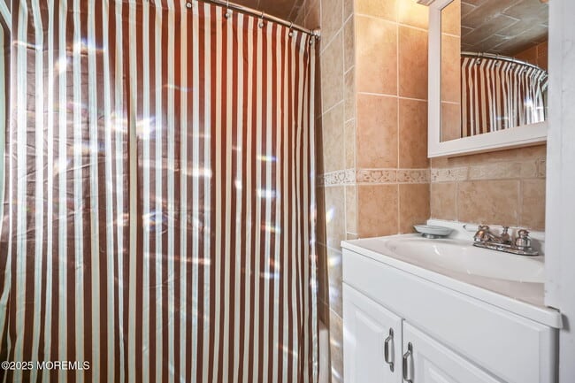 Building Photo - 601 4th Ave