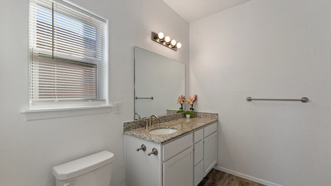 Building Photo - Elegant 4-Bedroom Home in Lakewood Crossing