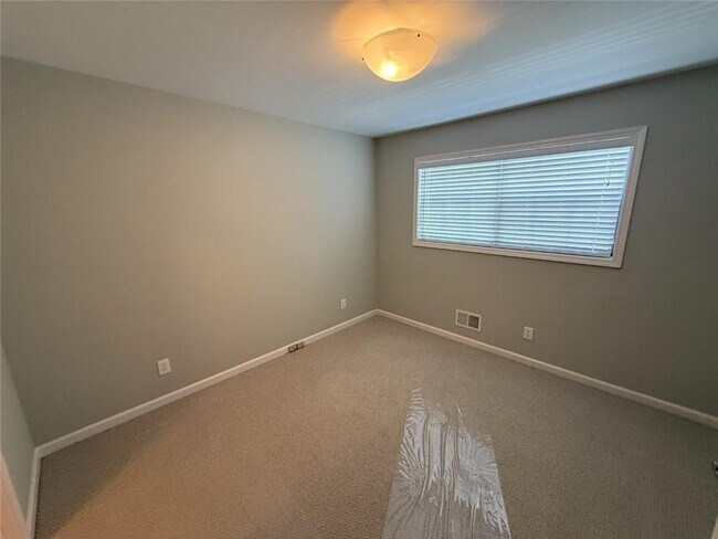 Building Photo - 290 Sweetwater Trce