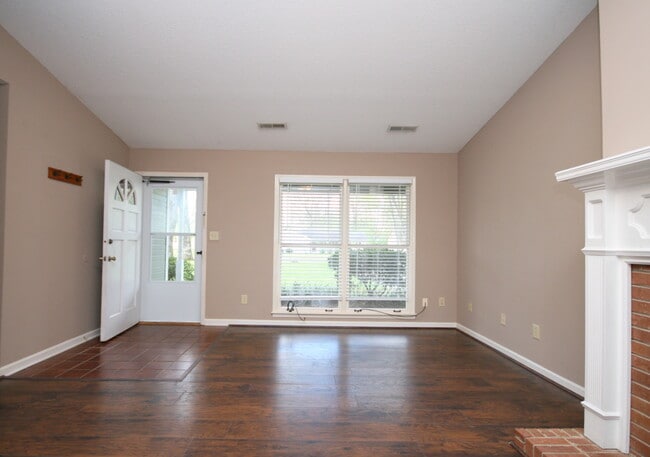 Building Photo - 15125 Balsam Dr SE