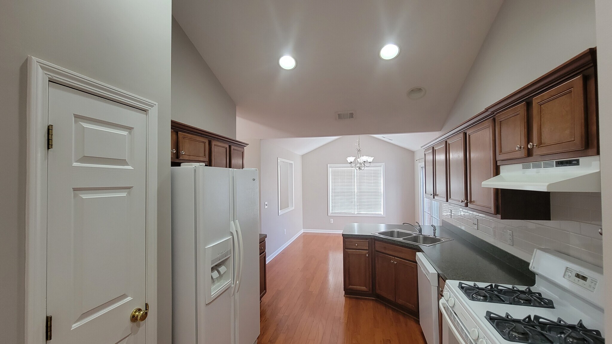 Building Photo - 905 Somerton Pl