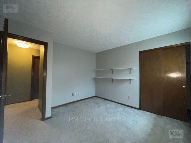 Building Photo - Updated Gahanna Home with Finished Basement & Fenced Yard