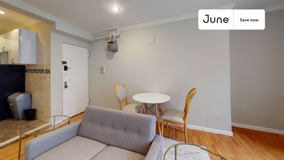 Building Photo - 534 E 14th St