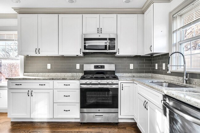 Building Photo - 2593 Washington St