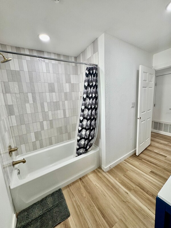 Building Photo - 9401 E Meadow Vale