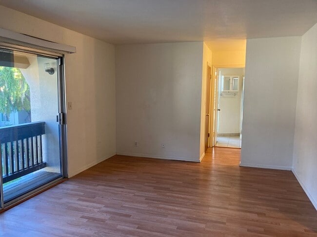 Building Photo - 975 Murrieta Blvd