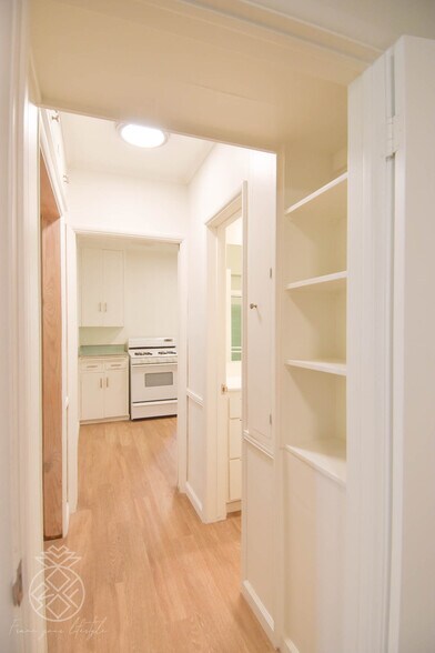 Building Photo - 2262 Fox Hills Dr