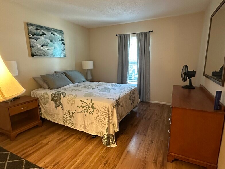 main bed - 7315 Parkside Villas Dr
