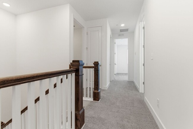 Building Photo - Brand New Mount Juliet Townhome