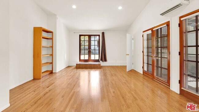Building Photo - 624 15th St