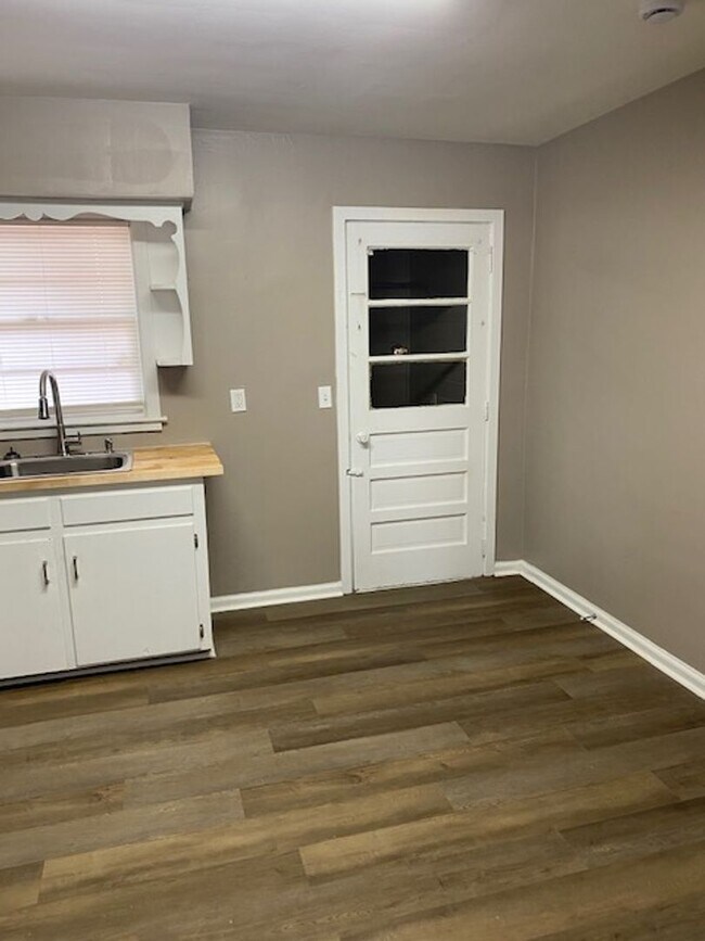 Building Photo - Rigdon Rd **Dale