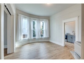 Building Photo - 9426 N Edison St