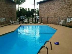 Building Photo - Rosewood Park Apartments