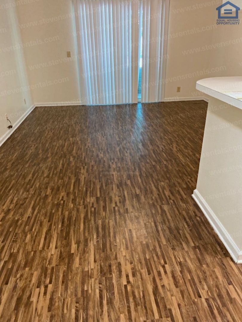 Building Photo - 430 Oriole Dr