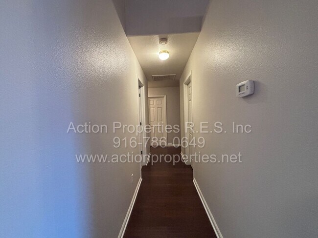 Building Photo - Updated 4 Bed, 2 Bath - 3 Car Garage - New Flooring - Close to Schools, Parks, and Shopping!