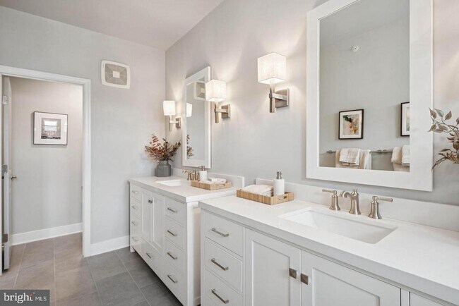 Building Photo - 14954 Deco Cir