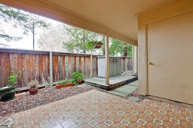 Building Photo - Stylish End-Unit Condo l Private Patio l Community Pool