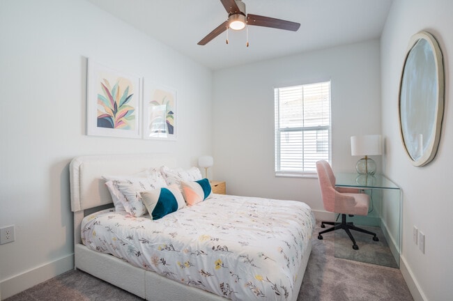 Building Photo - Summerwell Buenaventura Lakes