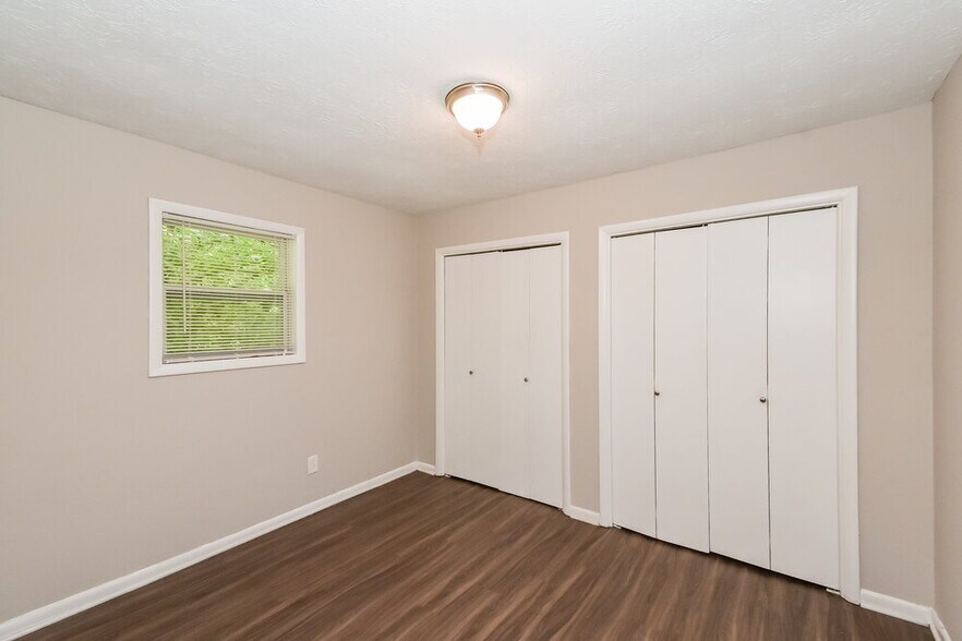 Building Photo - 8888 Northview Dr