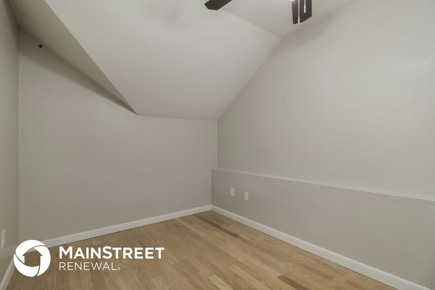 Building Photo - 559 Cameo Dr