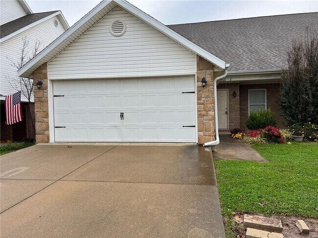 Primary Photo - 3400 SW Deerfield Blvd