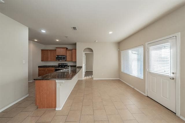 Building Photo - 643 Alexander St