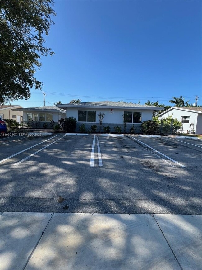 Building Photo - 1831 NE 56th St