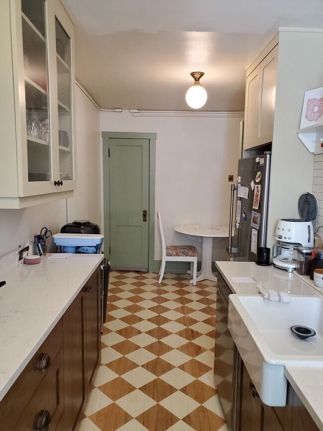 Building Photo - Laurel220 (KC-JF)