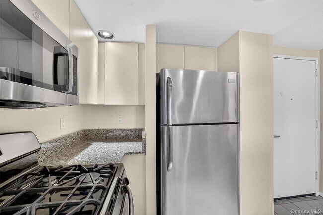 Building Photo - 10 Stewart Pl