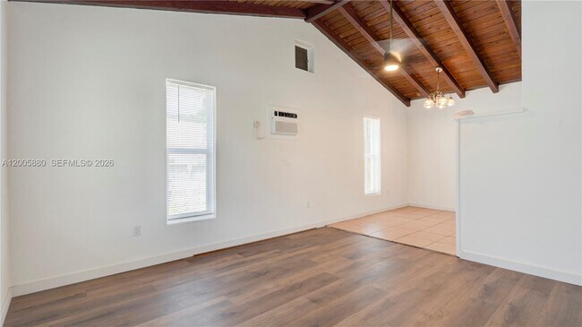 Building Photo - 1085 NE 128th St