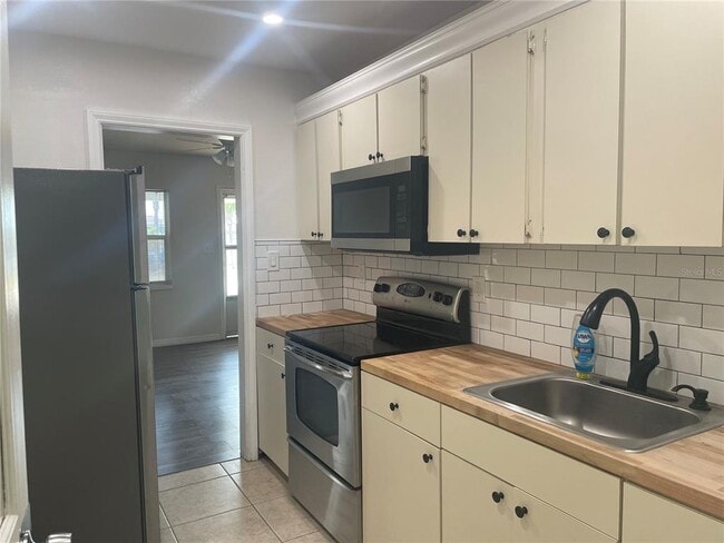 Building Photo - 10825 Navajo Dr