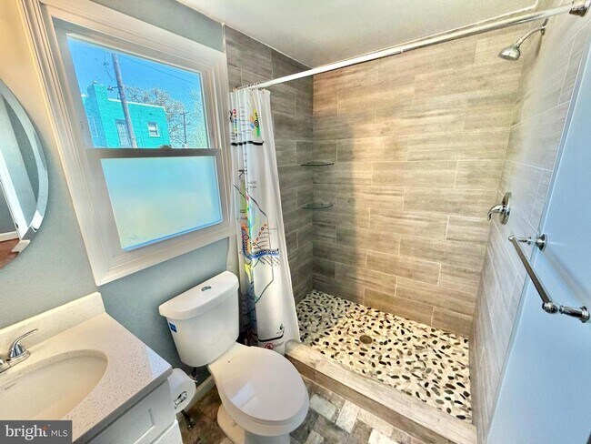 Building Photo - 4020 Grant St NE