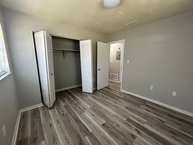 Building Photo - HALF OFF RENT!! 2/1 with Covered Porch nea...