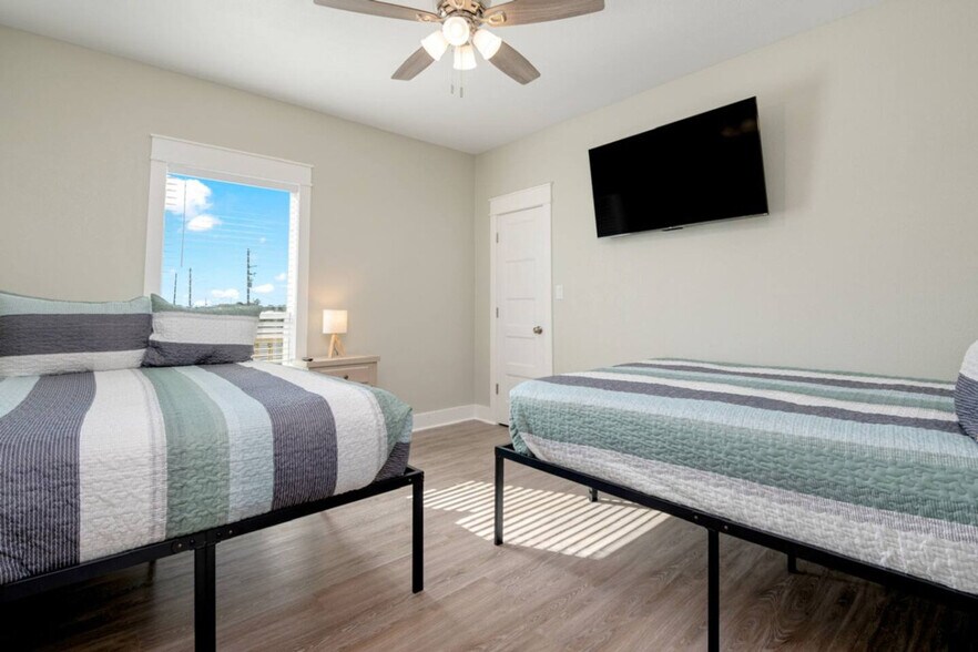 Building Photo - 1973 Ave H