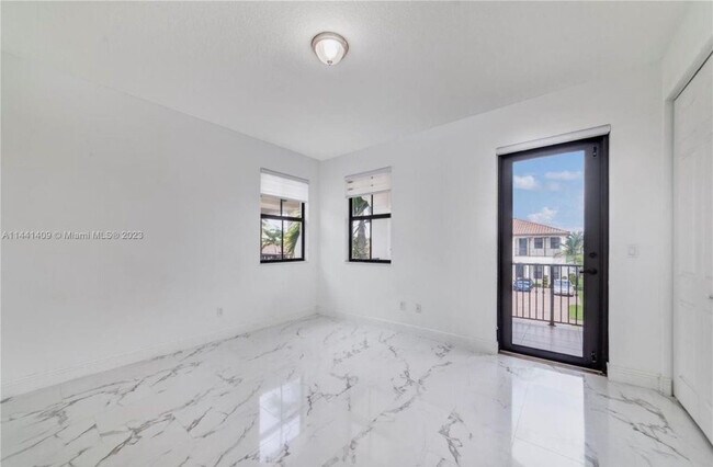 Building Photo - 8362 NW 39th Ct