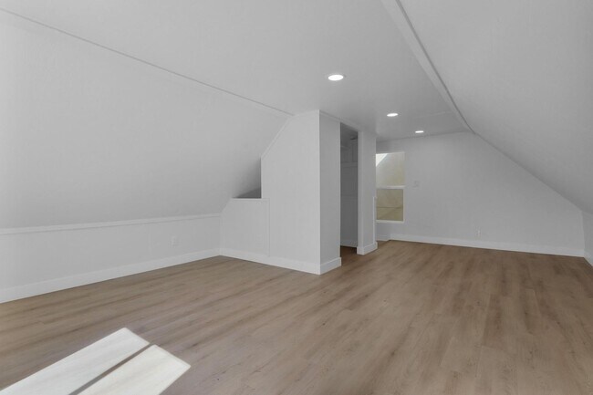 Building Photo - 4554 North Ave