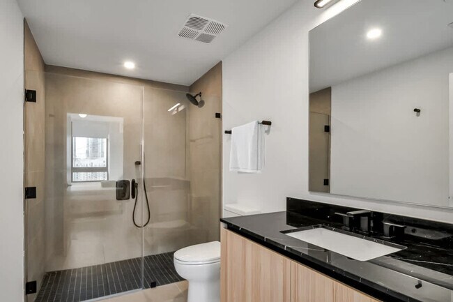 Building Photo - 225 N Miami Ave